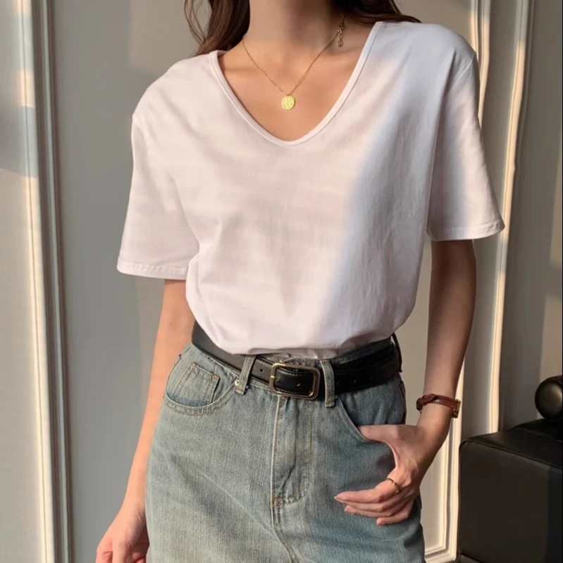 2025白色V领正肩短袖t恤女夏季宽松慵懒风别致休闲百搭打底上衣