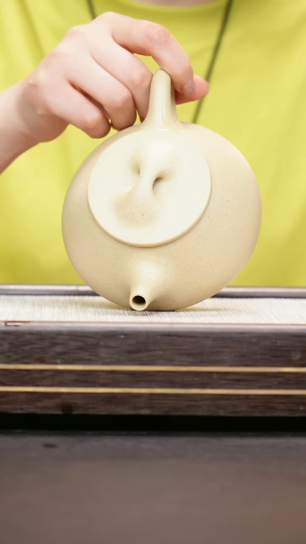 茶壶紫砂本山绿泥   景舟石瓢  梅