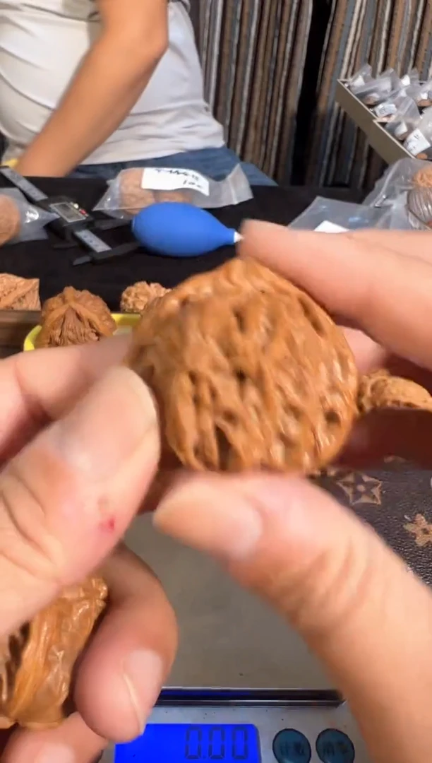把件核桃全品精配对三角白（打好底）