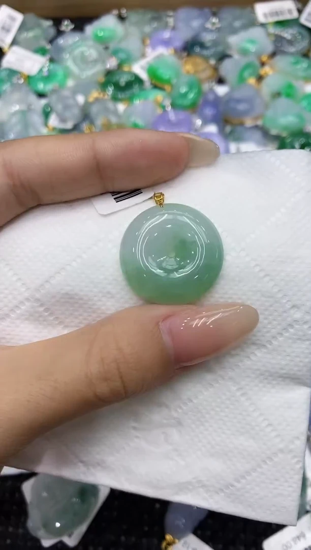 翡翠18K金镶嵌颈饰111111111111