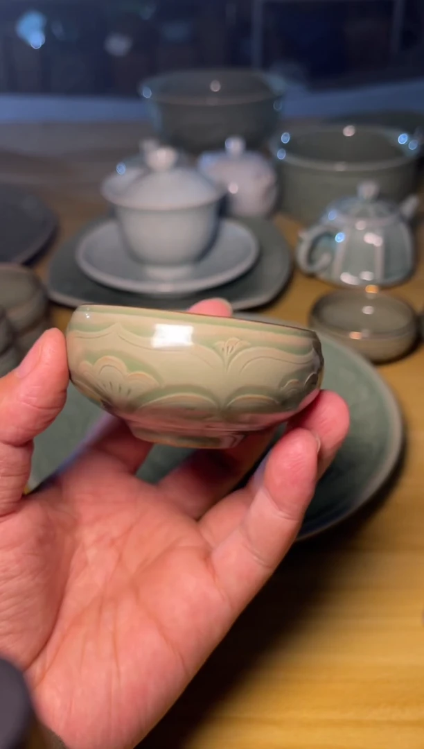 瑕疵 仰-莲瓣金钵1只