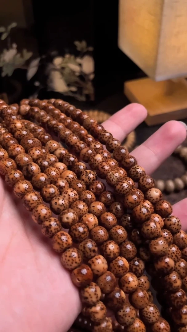 吊坠星月菩提精工级中花皮桶珠8*7长串（B）