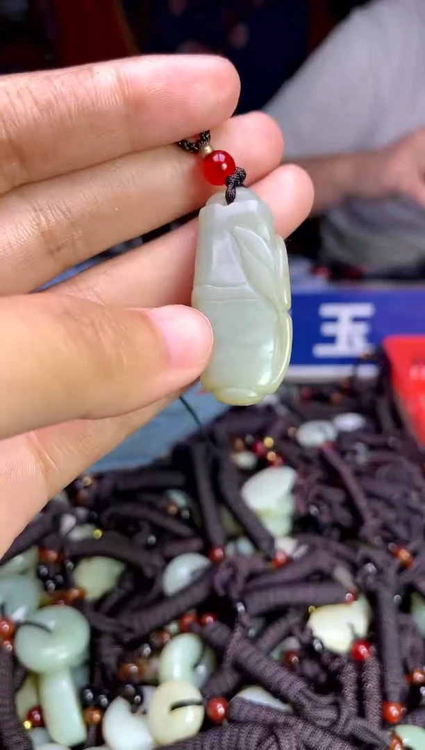 未镶嵌和田玉挂件1