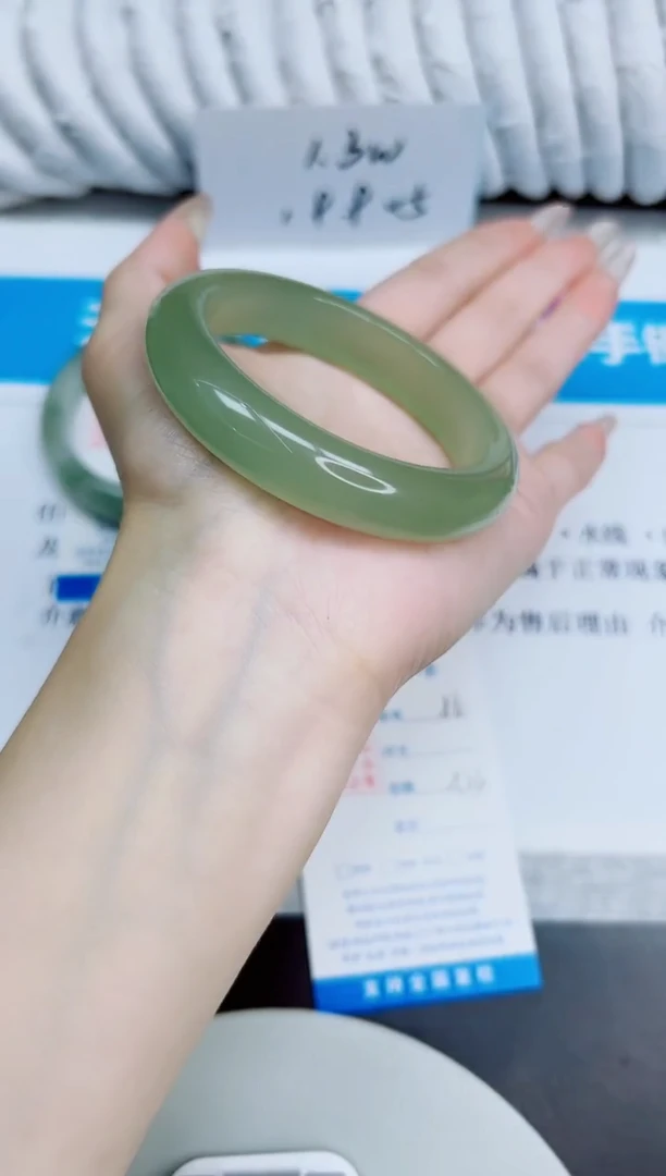 未镶嵌手镯石英质玉86/56.3