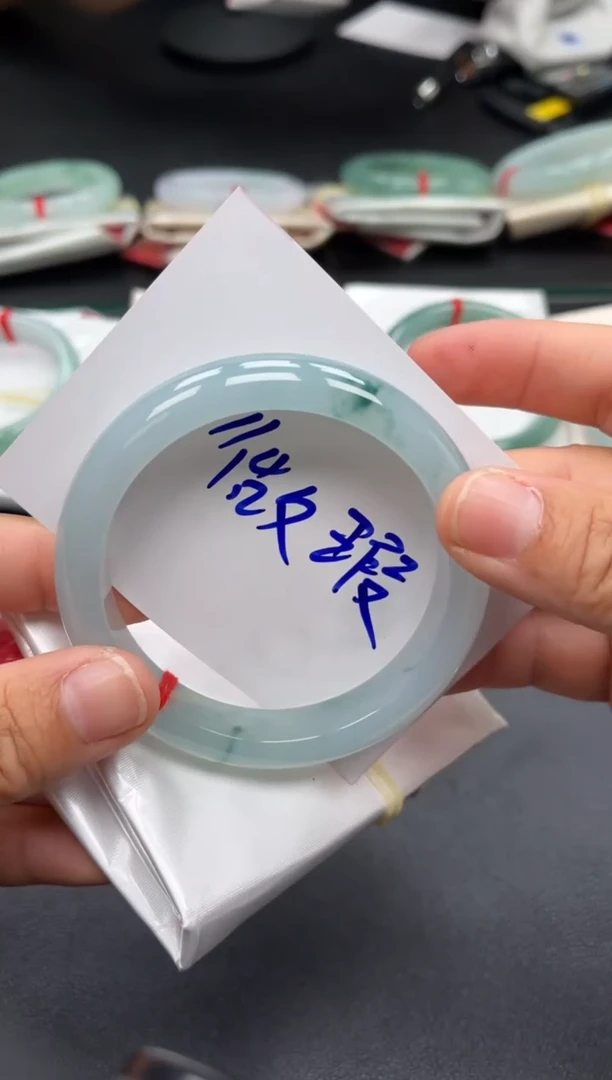 未镶嵌手镯翡翠多人