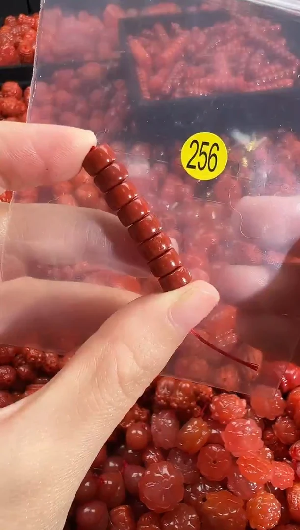 颈饰未镶嵌南红玛瑙1