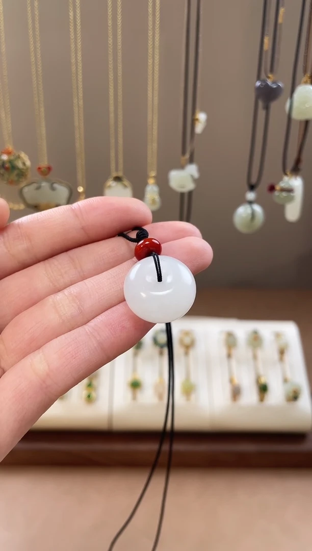 颈饰未镶嵌和田玉和田玉吊坠