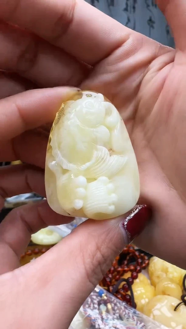 【闪购商品】琥珀裸石未镶嵌挂坠