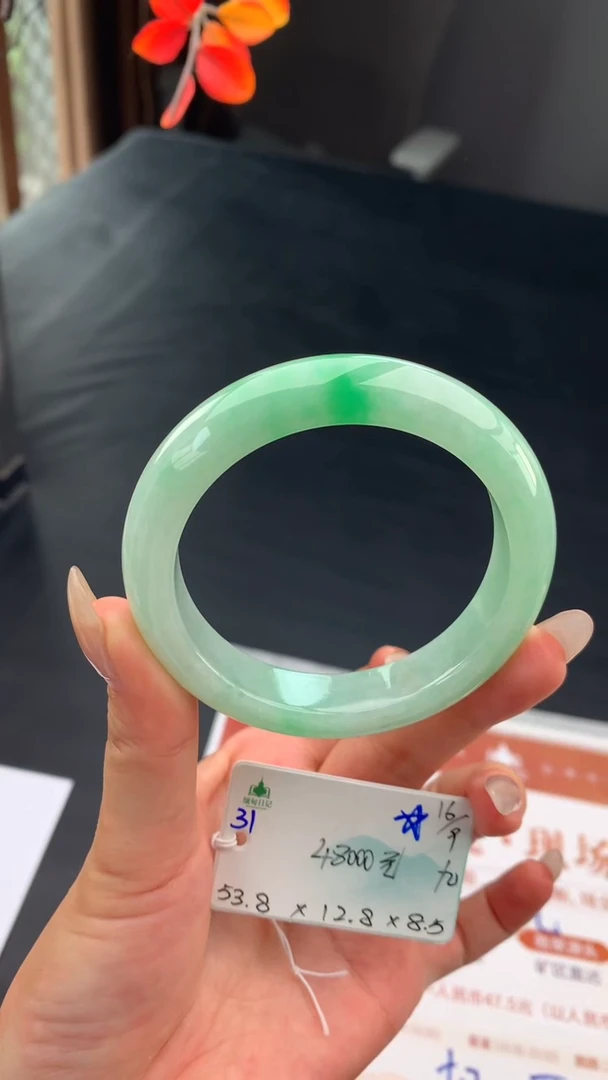 未镶嵌手镯翡翠自带#送人#，联系客服核对地址~