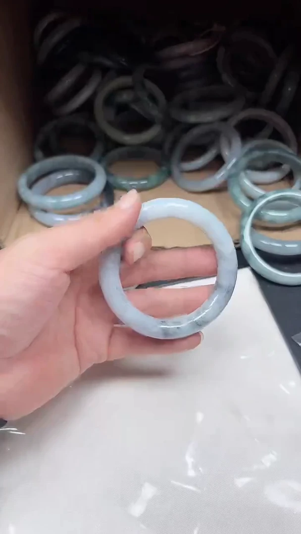 翡翠手镯未镶嵌198 有棉56圈口