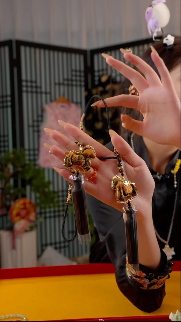 刺绣非遗绒花饰品