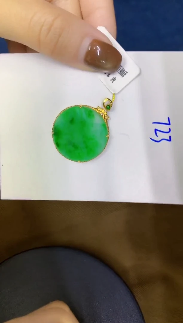 颈饰18K金镶嵌翡翠缅甸天然翡翠A货