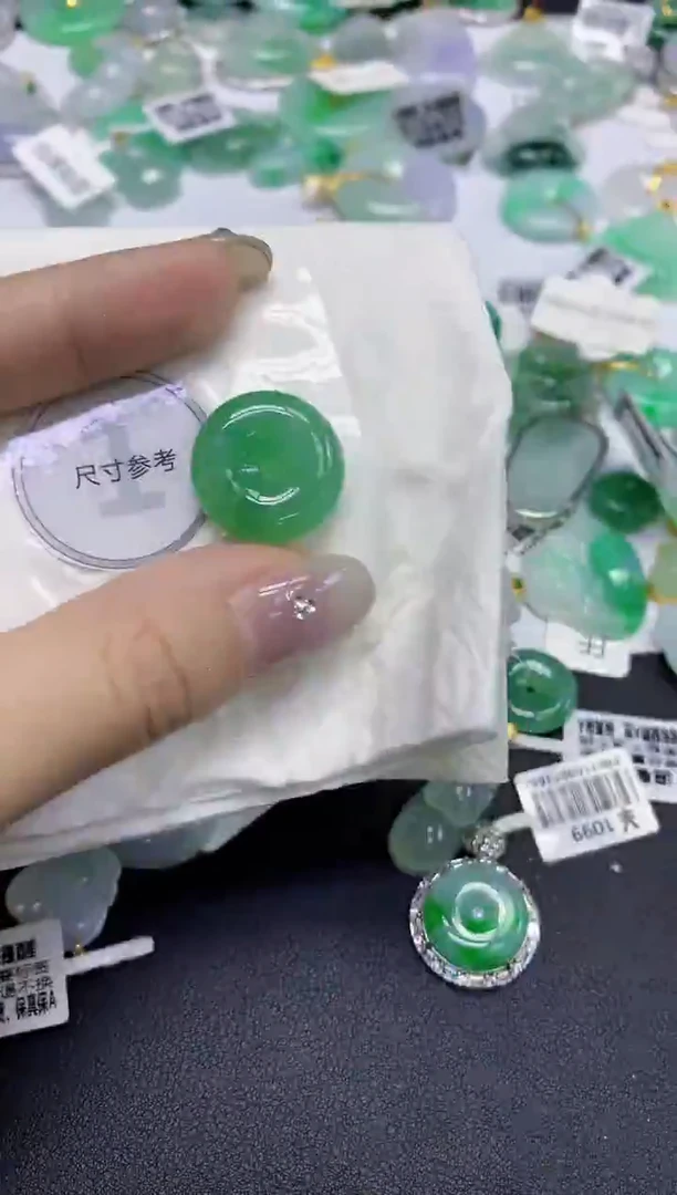 颈饰未镶嵌翡翠天然缅甸翡翠A货百元以上9元证书费自理