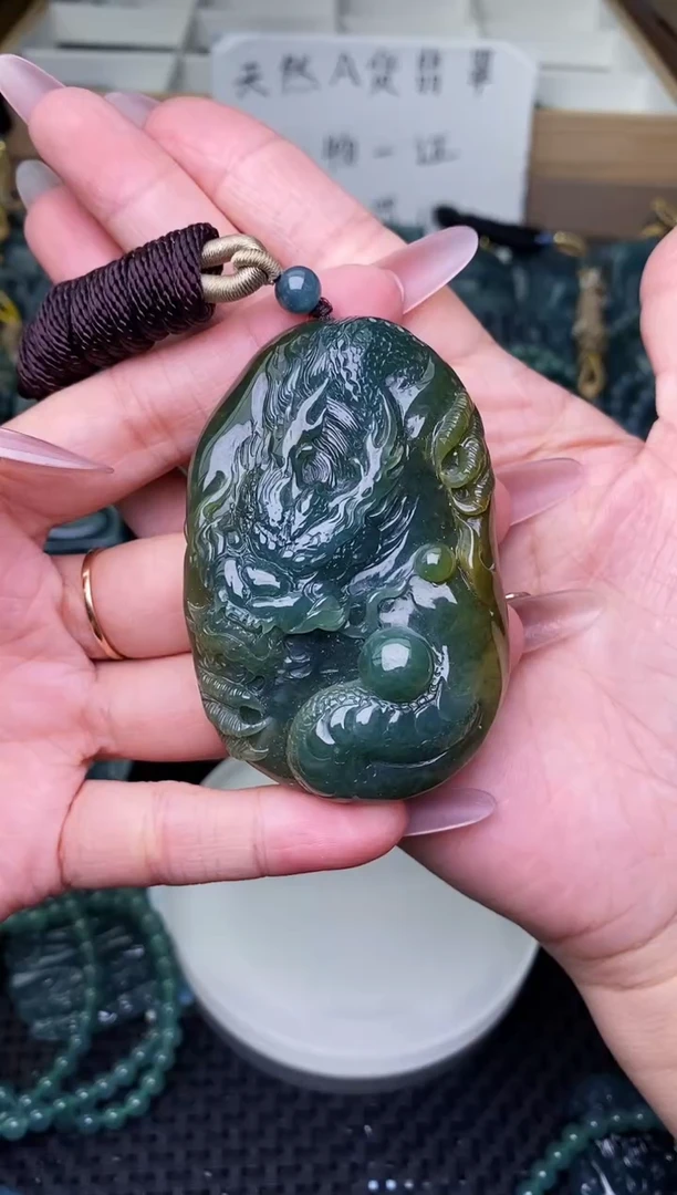 颈饰未镶嵌翡翠