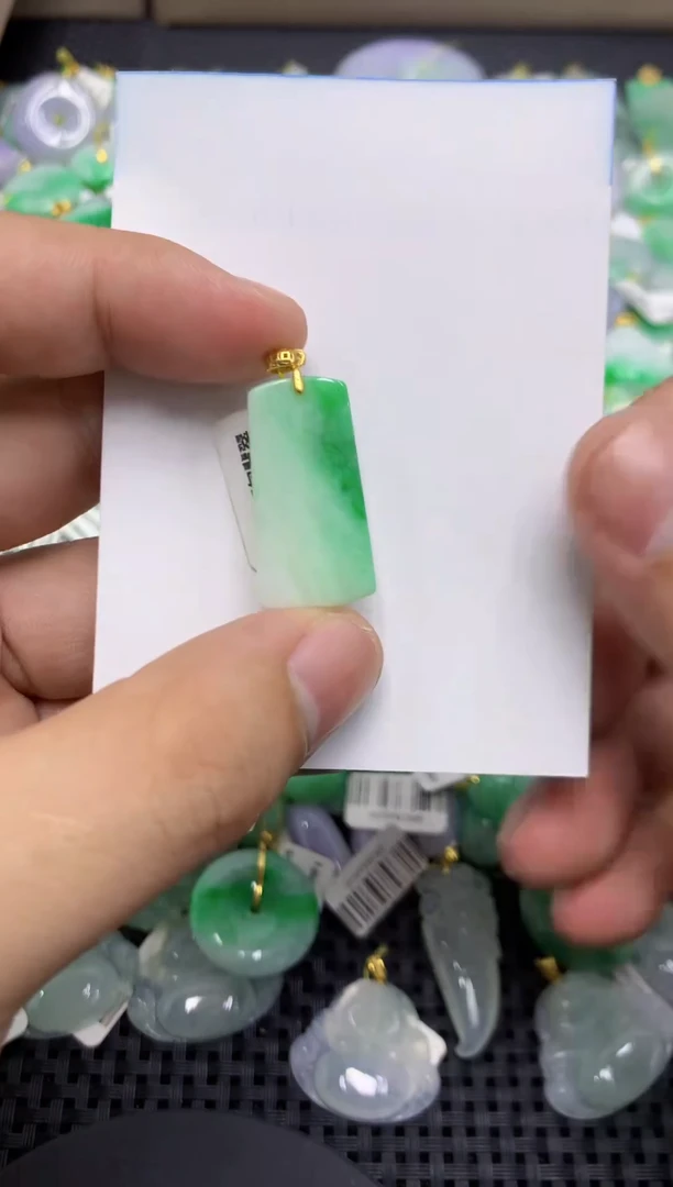 颈饰18K金镶嵌翡翠天然缅甸翡翠A货