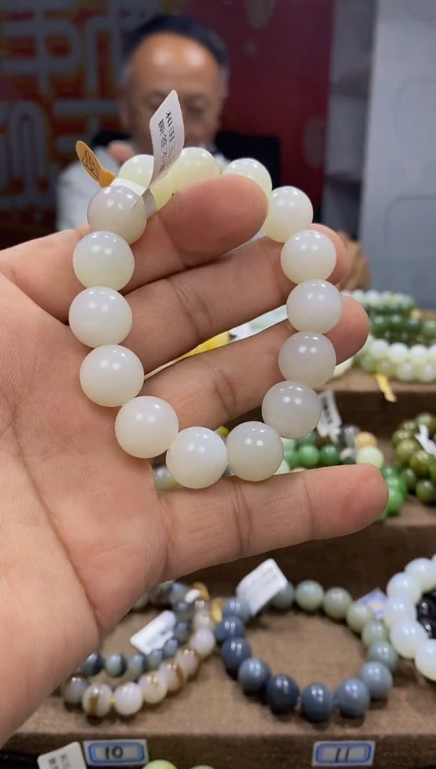手链未镶嵌和田玉，