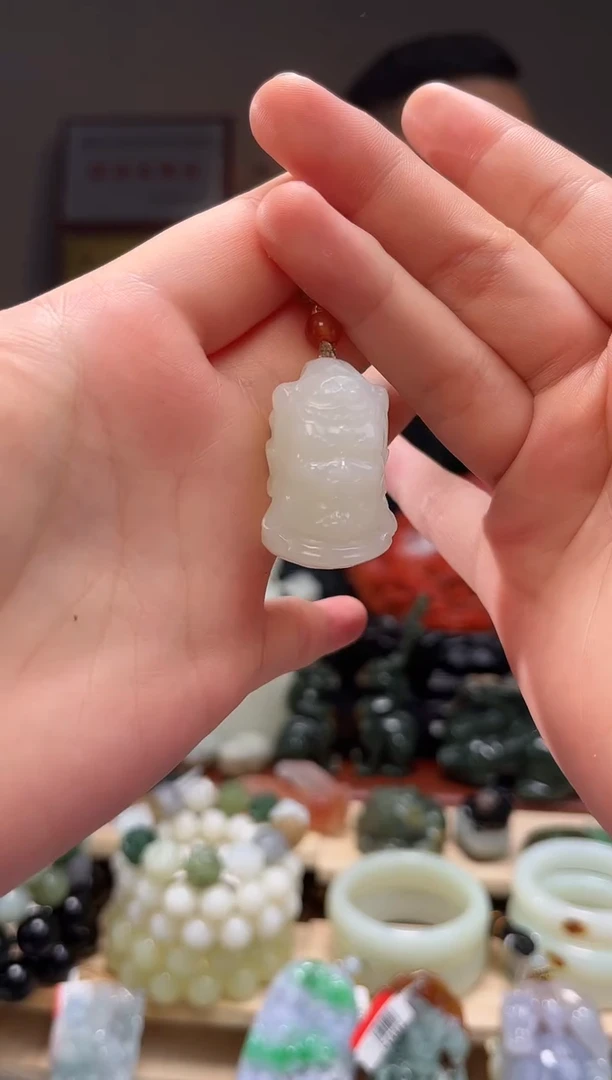 颈饰未镶嵌和田玉吊坠