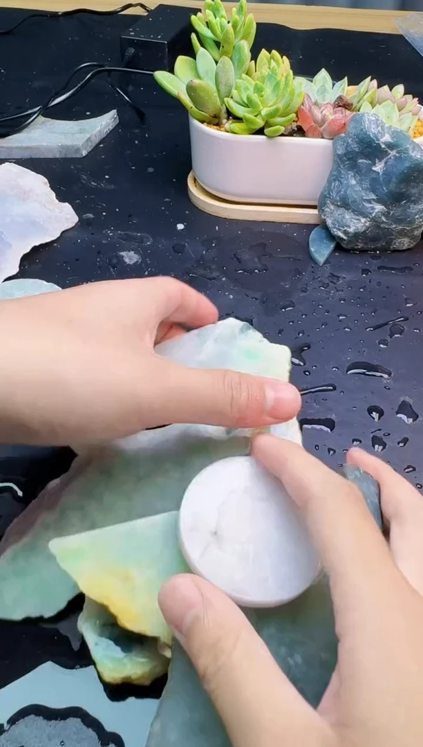 翡翠未镶嵌颈饰036天然缅甸A货翡翠