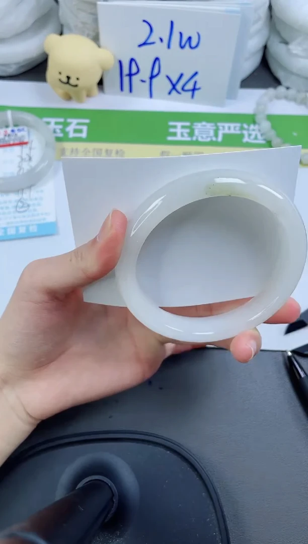 【闪购商品】石英质玉手镯未镶嵌100-64.9