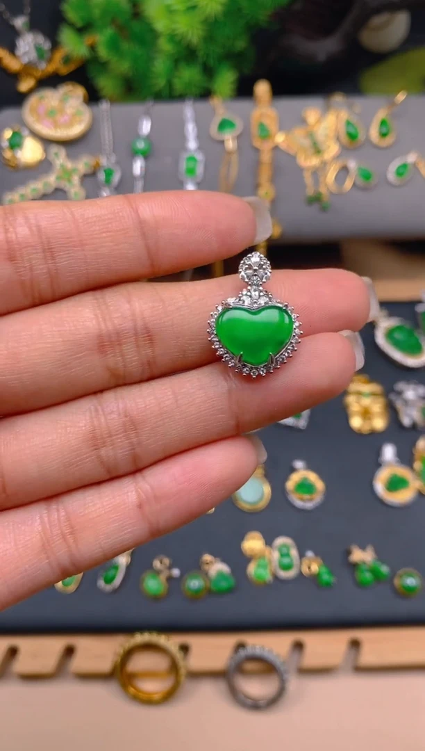 吊坠(不含链)银S925镶嵌翡翠爱心