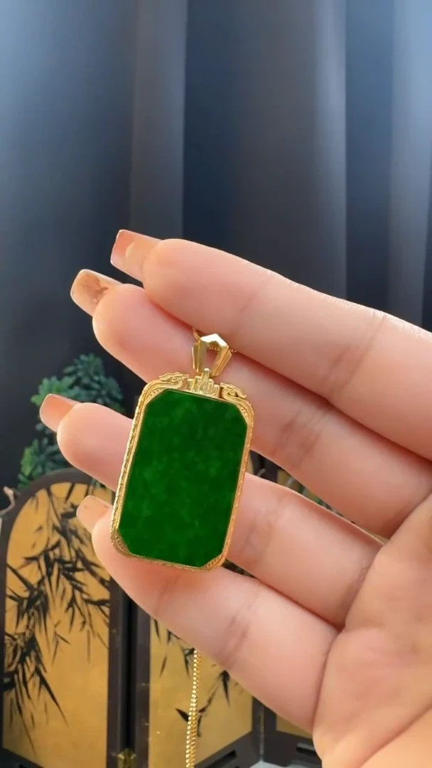 翡翠18K金镶嵌吊坠(不含链)缅甸A货翡翠吊坠