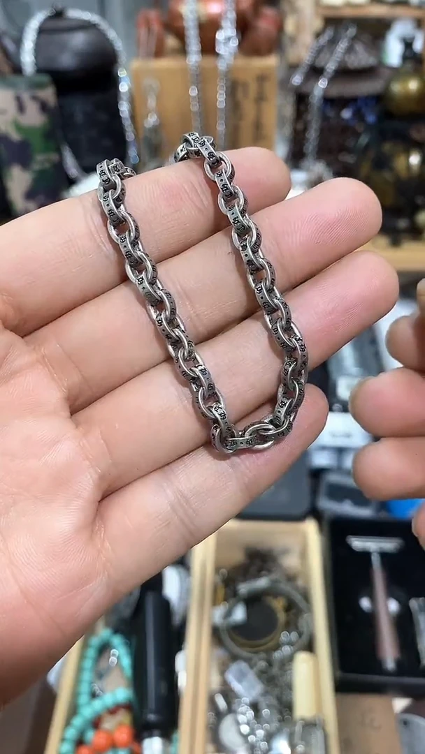 瓷片闪购商品  如图所示