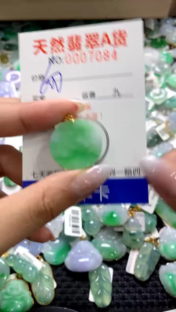 颈饰18K金镶嵌翡翠1111111111111111