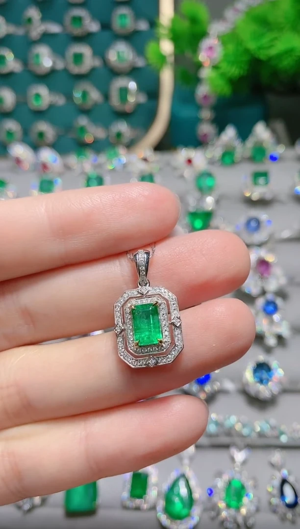 18K金镶嵌18K金吊坠祖母绿.