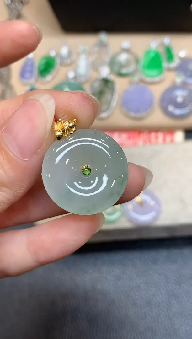 颈饰18K金镶嵌翡翠平安扣【无服务费