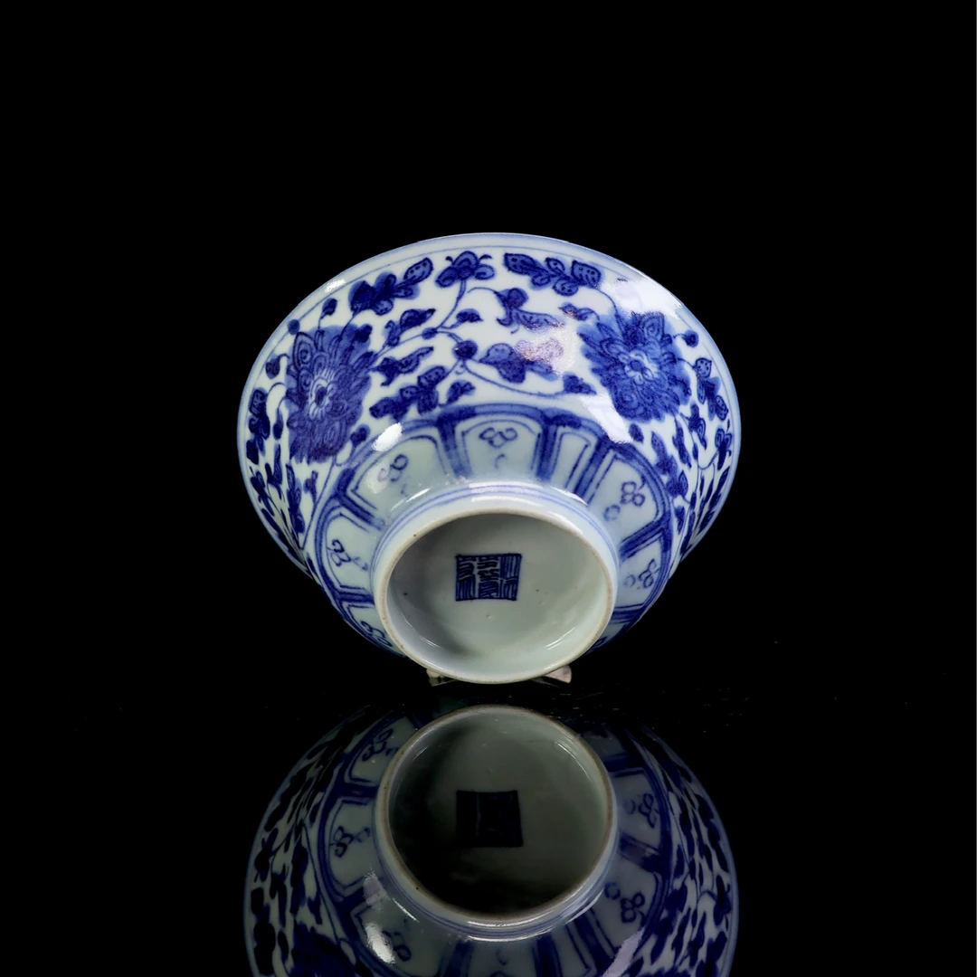9:清嘉庆青花缠枝莲纹碗