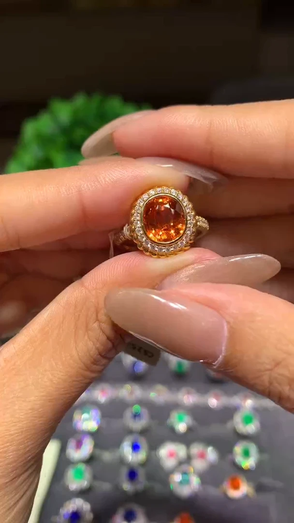 18K金镶嵌戒指石榴石（芬达石）3CT