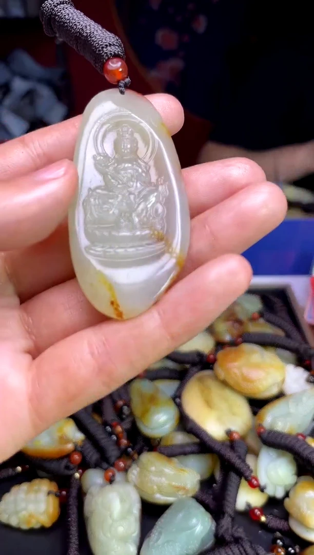 和田玉未镶嵌颈饰1