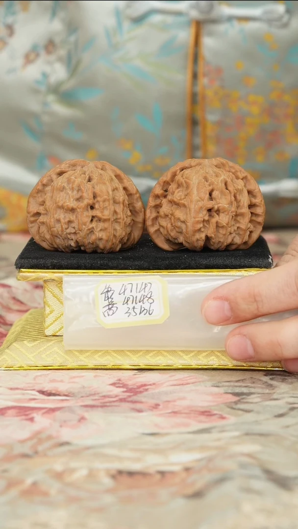 【闪购商品】文玩核桃把件白狮子