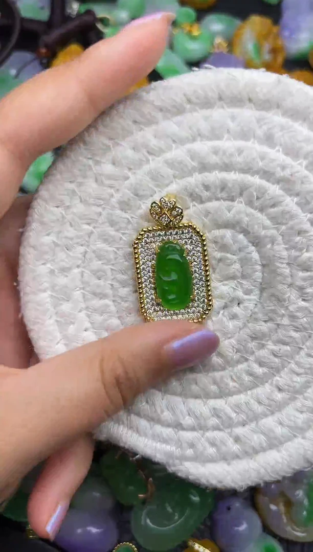 颈饰未镶嵌翡翠缅甸翡翠吊坠