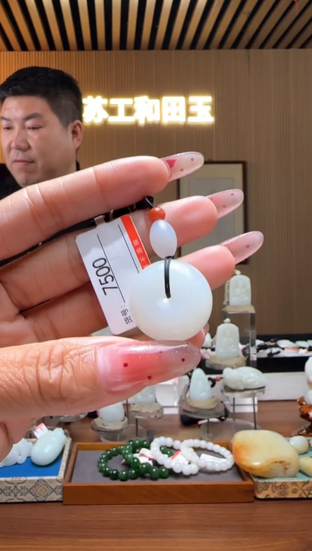 颈饰未镶嵌和田玉1