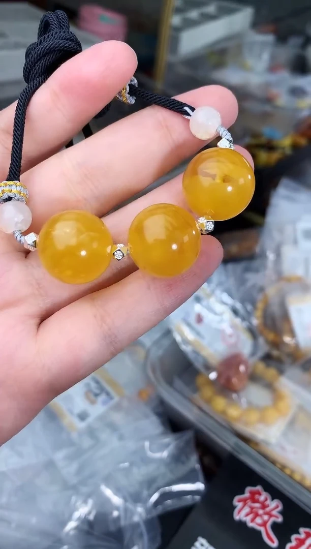 蜜蜡未镶嵌珠宝奇石80