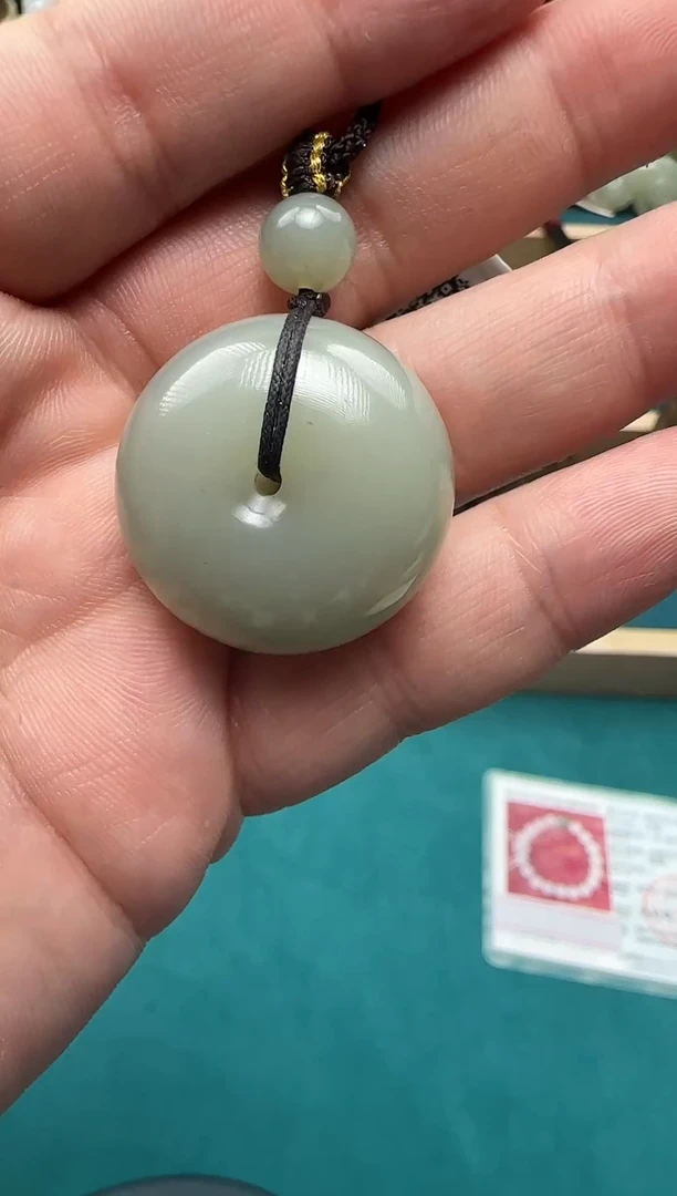 颈饰未镶嵌和田玉且末平安扣