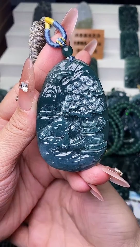 颈饰未镶嵌翡翠