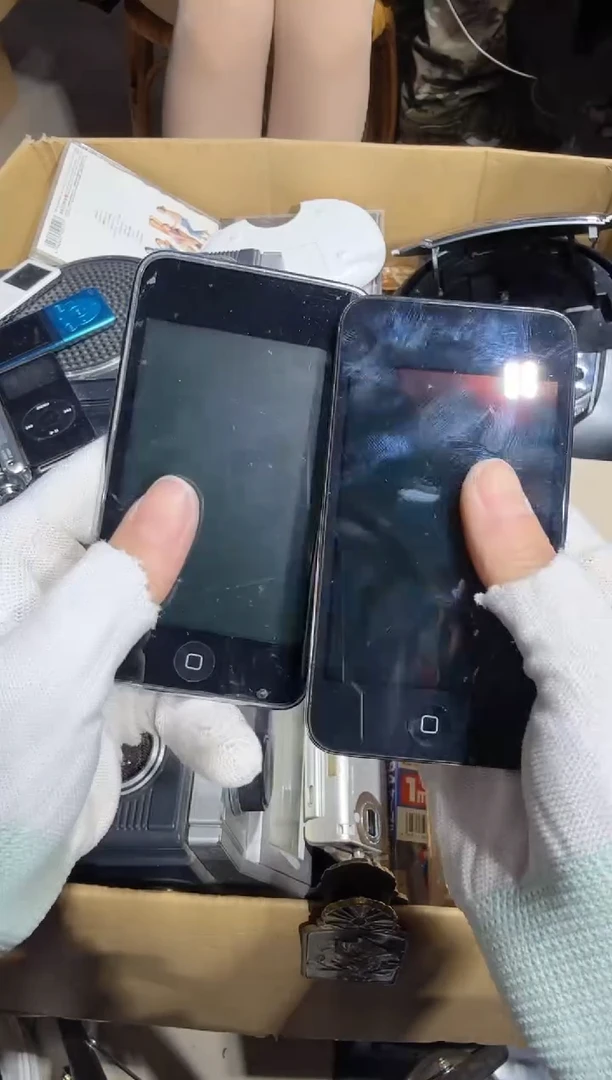 8新张*彬   859中古商品，瑕疵品，不保好坏。