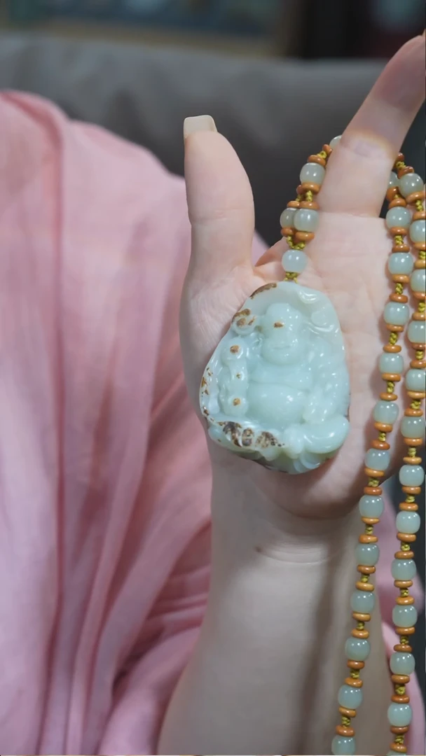 和田玉未镶嵌颈饰财神爷