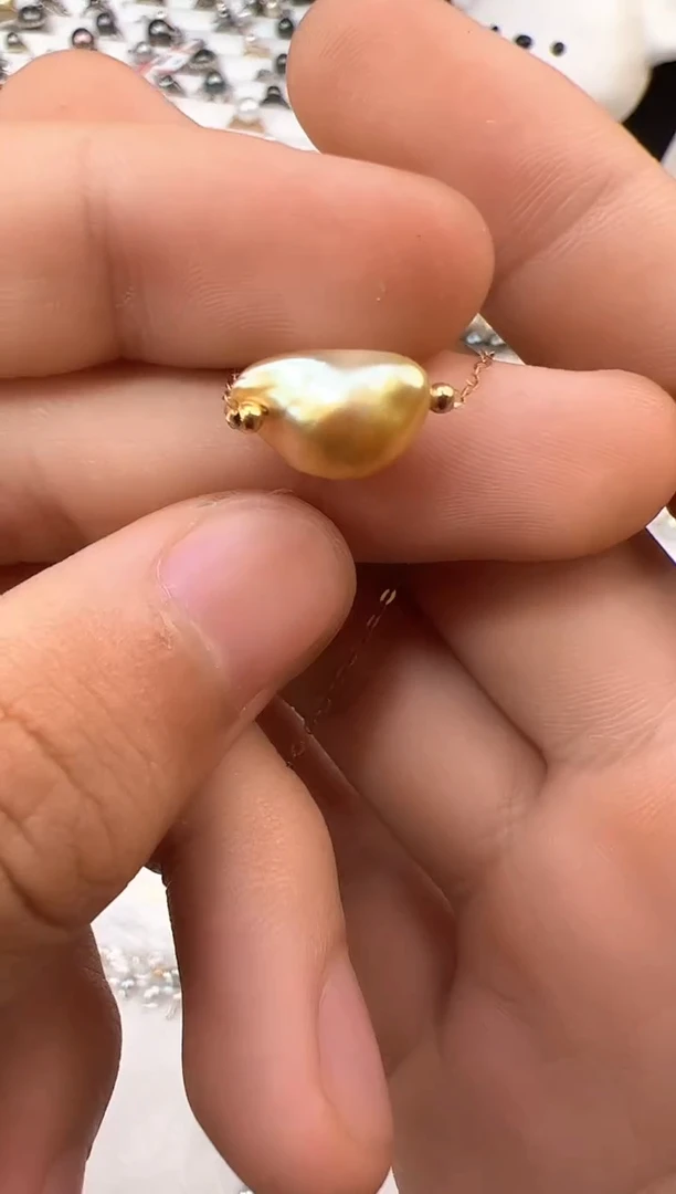 颈饰18K金镶嵌海水珍珠金珠