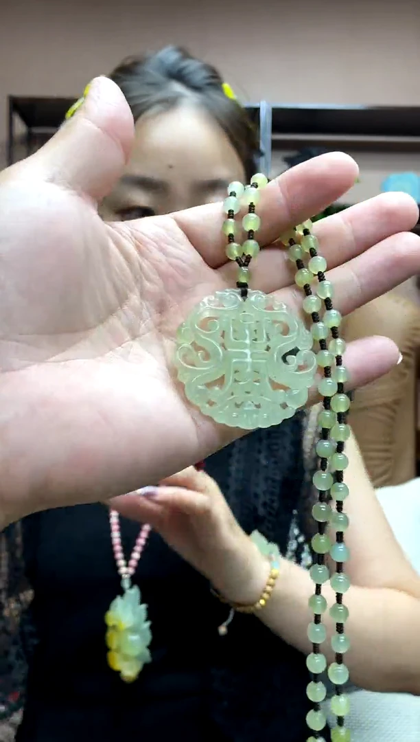 岫玉未镶嵌吊坠·