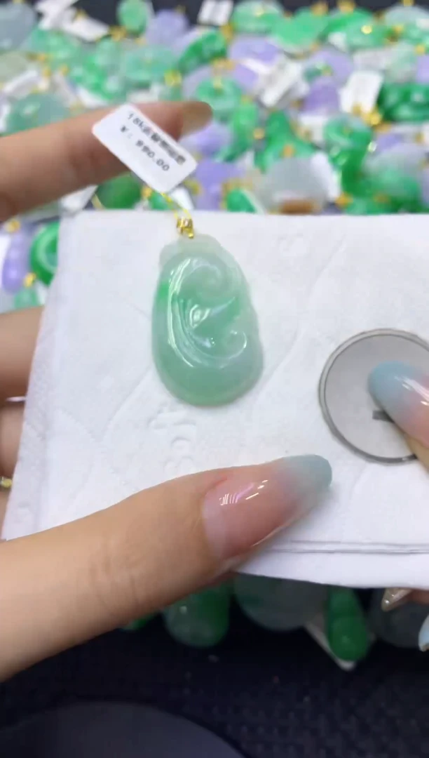 颈饰18K金镶嵌翡翠天然缅甸翡翠A货