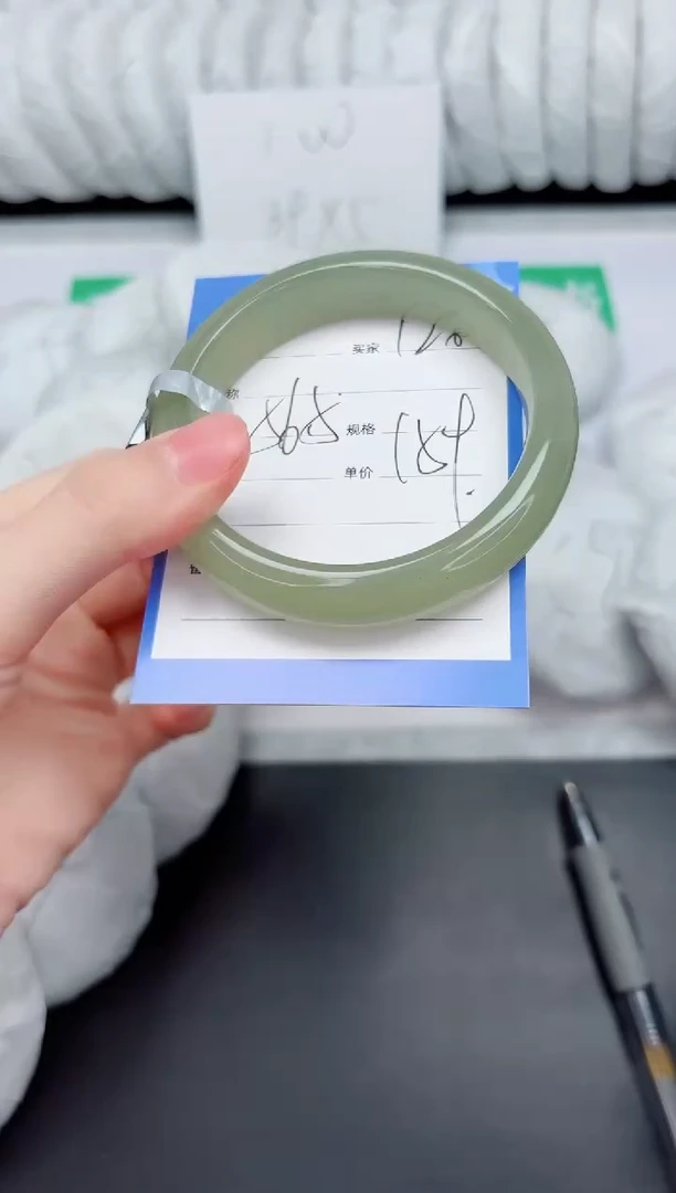 未镶嵌手镯石英质玉126-56.5DK