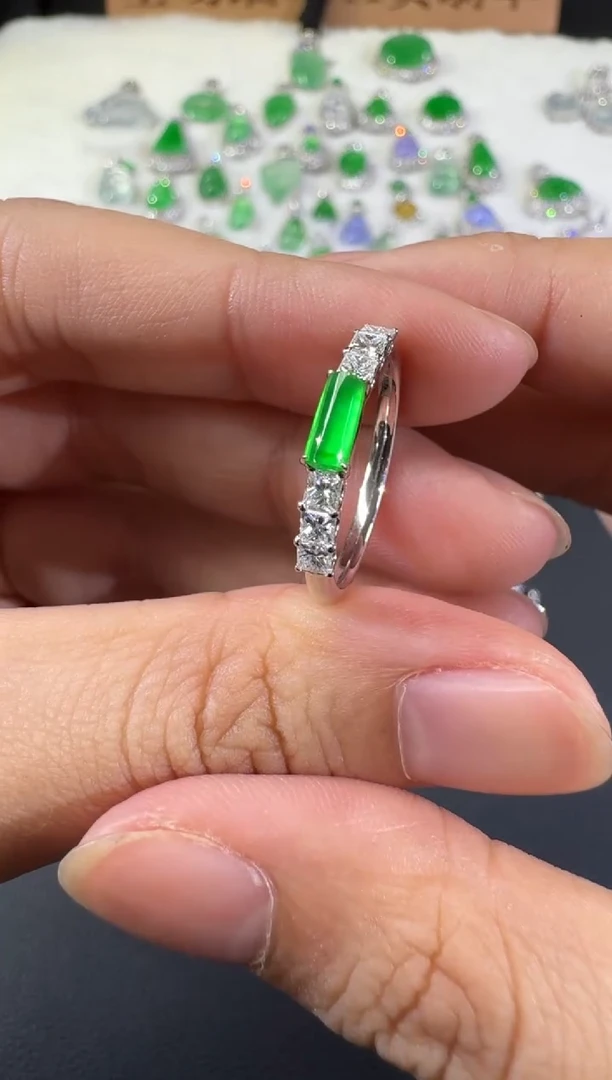 18K金镶嵌戒指翡翠干C199|23800