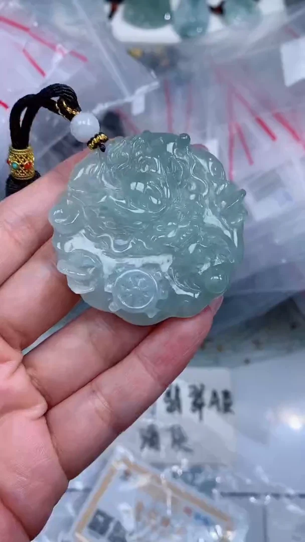 颈饰未镶嵌翡翠吊坠
