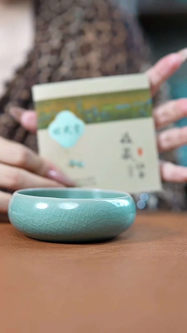 瓷片仿古翡翠绿釉卧足普洱杯一级礼盒