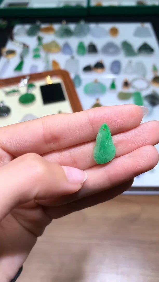 吊坠(不含链)未镶嵌翡翠16羽毛，送银扣