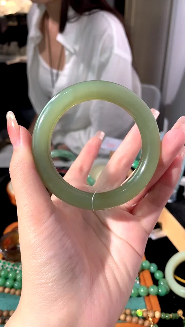 和田玉手镯未镶嵌手镯