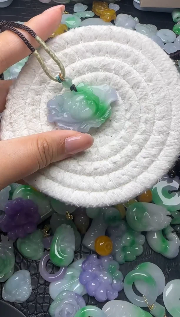 颈饰未镶嵌翡翠缅甸翡翠吊坠
